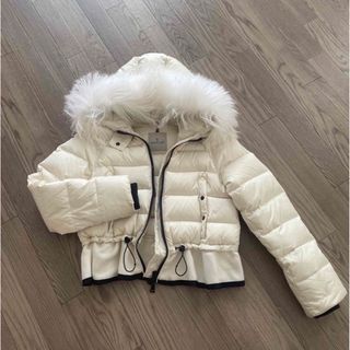 【未使用】MONCLER クロップド パーカー　Sサイズ　シルクホワイト　正規品