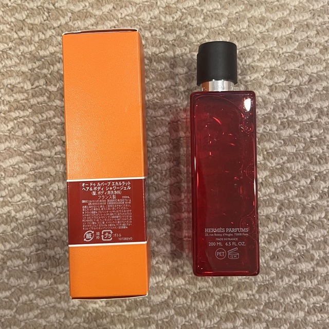 Hermes(エルメス)のHERMES シャワージェル ルバーブ エカルラット 200ml 新品未使用 コスメ/美容のボディケア(ボディソープ/石鹸)の商品写真