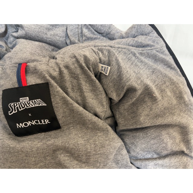 MONCLER(モンクレール)のモンクレール　MONCLER スパイダーマンコラボ　キッズ　ダウン キッズ/ベビー/マタニティのベビー服(~85cm)(ジャケット/コート)の商品写真