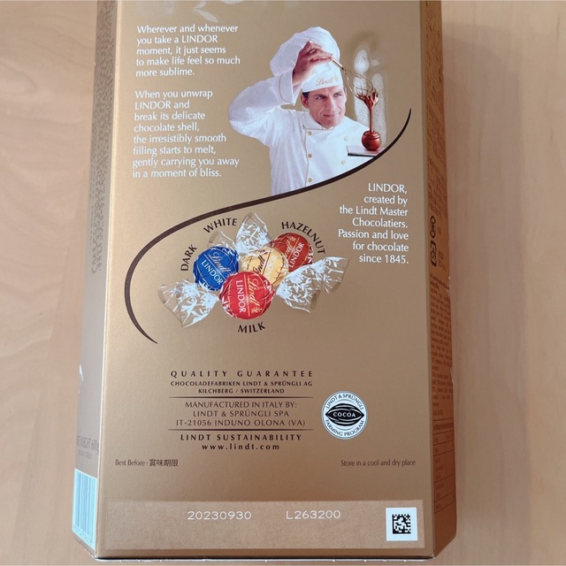 Lindt(リンツ)の【SALE】翌日発送 リンドール ゴールド 16個 4種類 リンツ チョコ4 食品/飲料/酒の食品(菓子/デザート)の商品写真