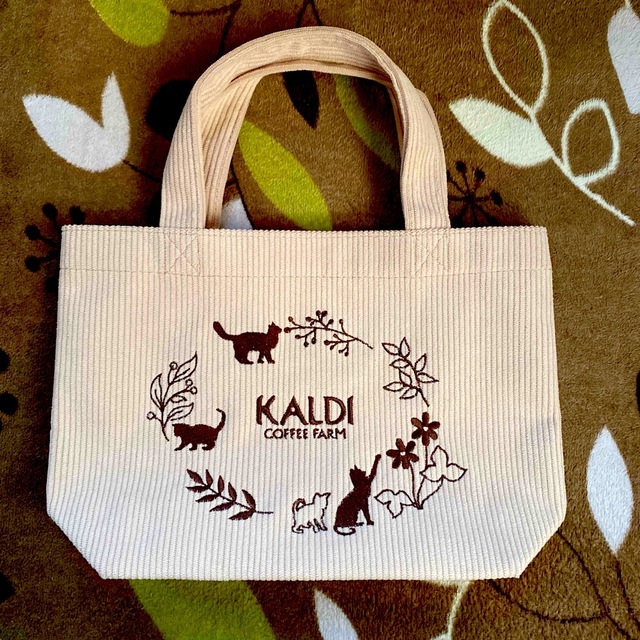 KALDI(カルディ)のカルディ　猫の日バッグ(小)・カレンダー　2023★バッグとカレンダーのみ★ レディースのバッグ(トートバッグ)の商品写真