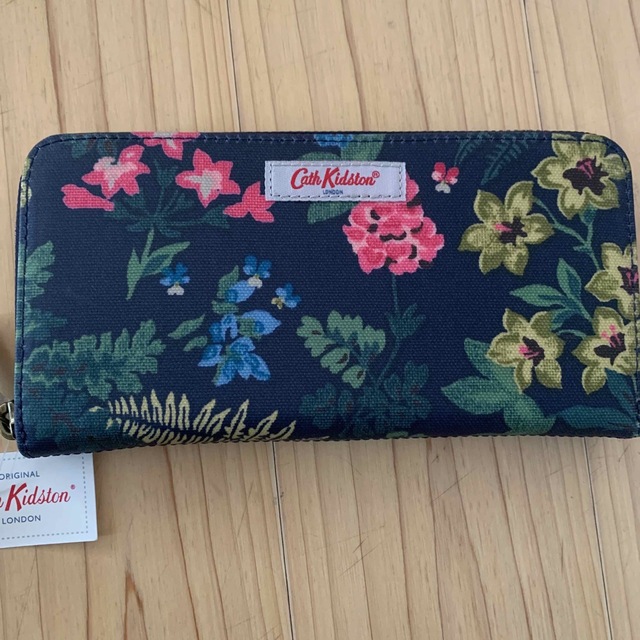 Cath Kidston(キャスキッドソン)の新品　キャスキッドソン長財布 レディースのファッション小物(財布)の商品写真