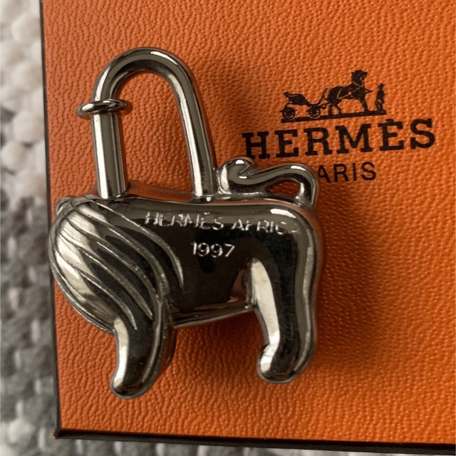 Hermes - HERMES エルメス カデナ ライオン 1997 チャーム シルバーの