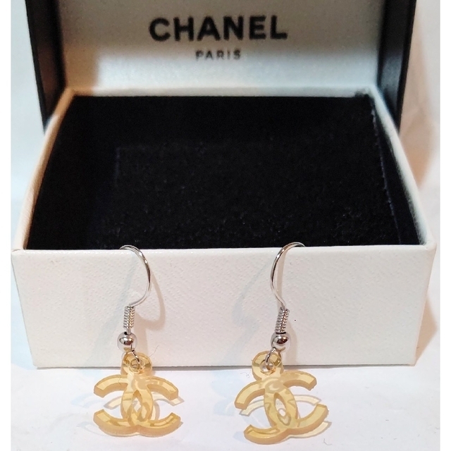 は自分にプチご褒美を シャネル CHANEL ココマーク クリア ラバー