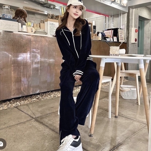 最新入荷 - celine 【CELINE】セリーヌ ヴェロアジャージ フード付き