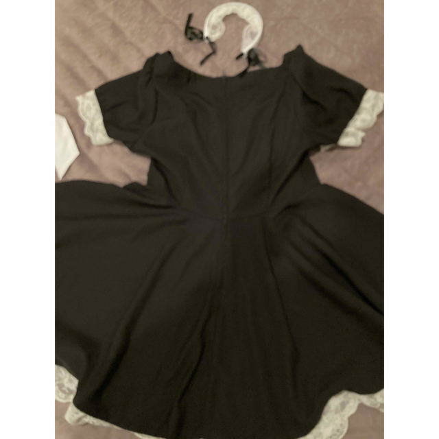 メイド服黒Mサイズ　カチューシャ　エプロンつき　 エンタメ/ホビーのコスプレ(衣装一式)の商品写真