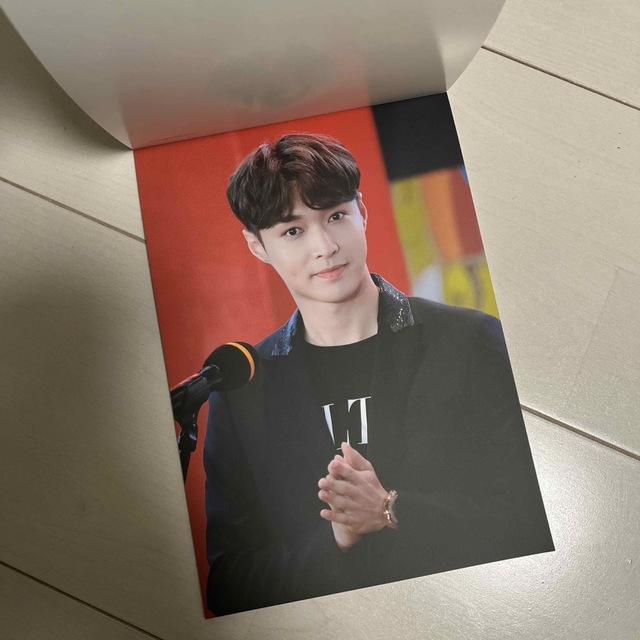 EXO ポストカード集(？) エンタメ/ホビーのタレントグッズ(アイドルグッズ)の商品写真