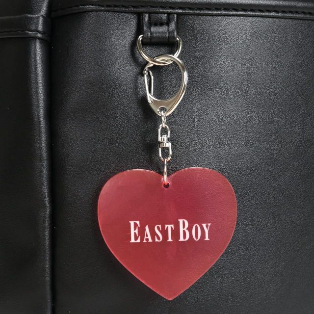 EASTBOY(イーストボーイ)の新品送料無料EASTBOY(イーストボーイ) 合皮スクエアリュック ブラック レディースのバッグ(リュック/バックパック)の商品写真