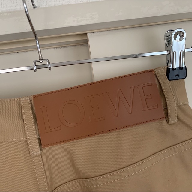 LOEWE(ロエベ)のLOEWE Oversize pleated trousers Beige レディースのパンツ(カジュアルパンツ)の商品写真