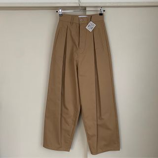 ロエベ(LOEWE)のLOEWE Oversize pleated trousers Beige(カジュアルパンツ)