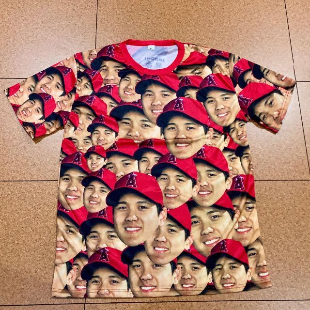 球場配分のホンモノ!大谷翔平 顔たくさん 顔だらけ Tシャツ 2枚セット - 1