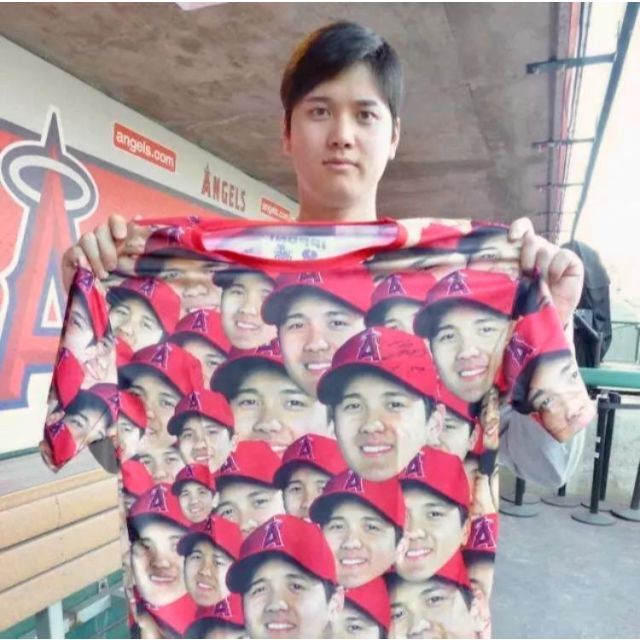 球場配分のホンモノ!大谷翔平 顔たくさん 顔だらけ Tシャツ 2枚セット - 5