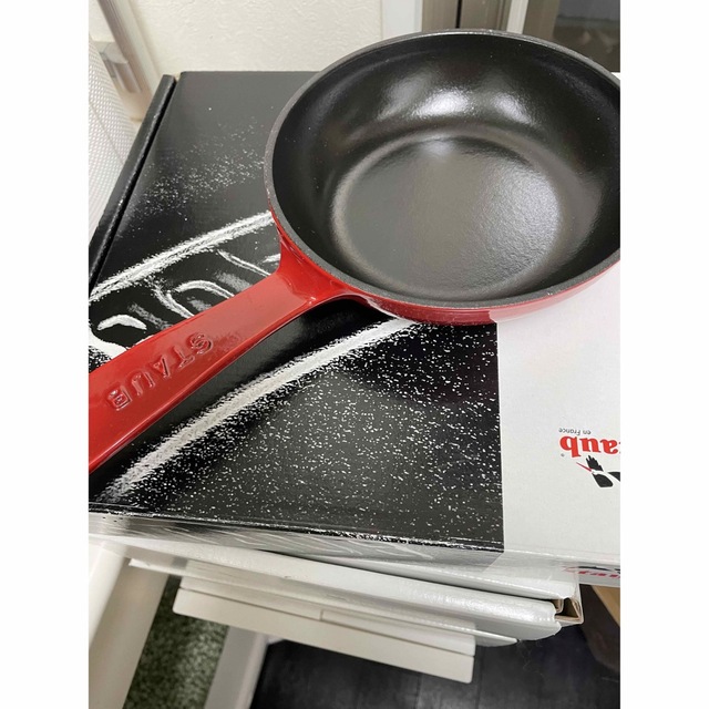 STAUB(ストウブ)のストウブスキレット チェリー16センチ 新品 インテリア/住まい/日用品のキッチン/食器(鍋/フライパン)の商品写真