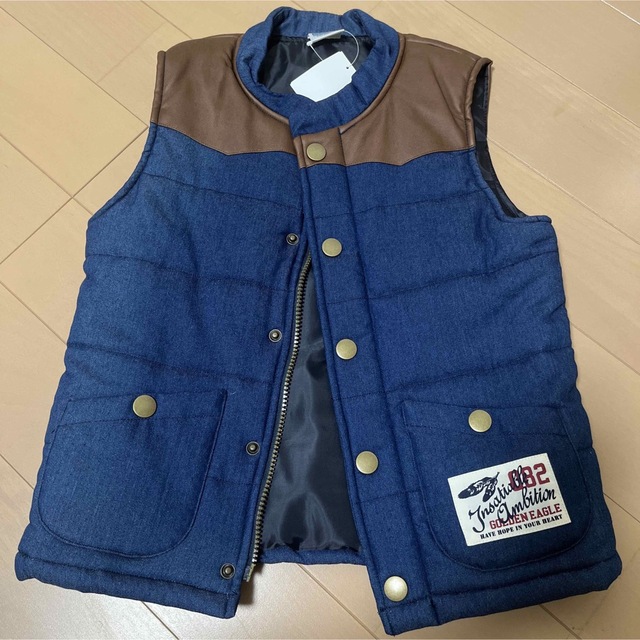 デニムベスト 新品未使用 140cm キッズ/ベビー/マタニティのキッズ服男の子用(90cm~)(ジャケット/上着)の商品写真