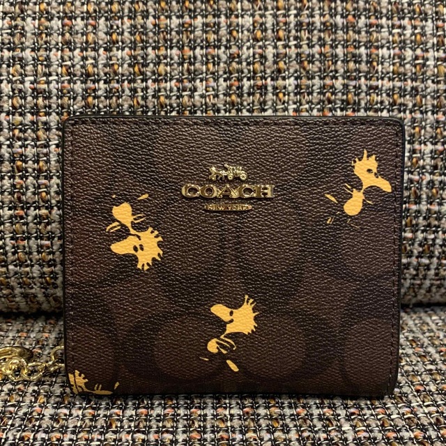 COACH(コーチ)の4592  コーチ　二つ折り財布　ウッドストック　スヌーピーコラボ レディースのファッション小物(財布)の商品写真