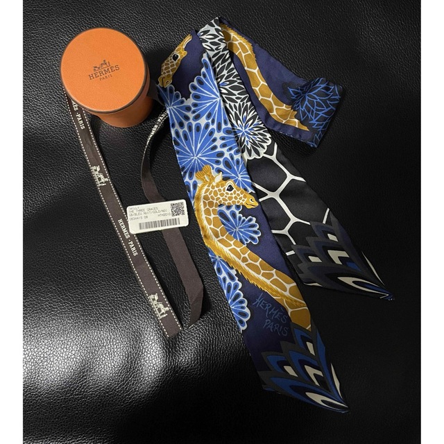 新品 ☆ HERMES ツイリー　三美神  ネイビー ①