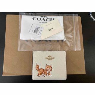 【新品】付属品付きCOACH  二つ折り財布 ネコ猫柄cat