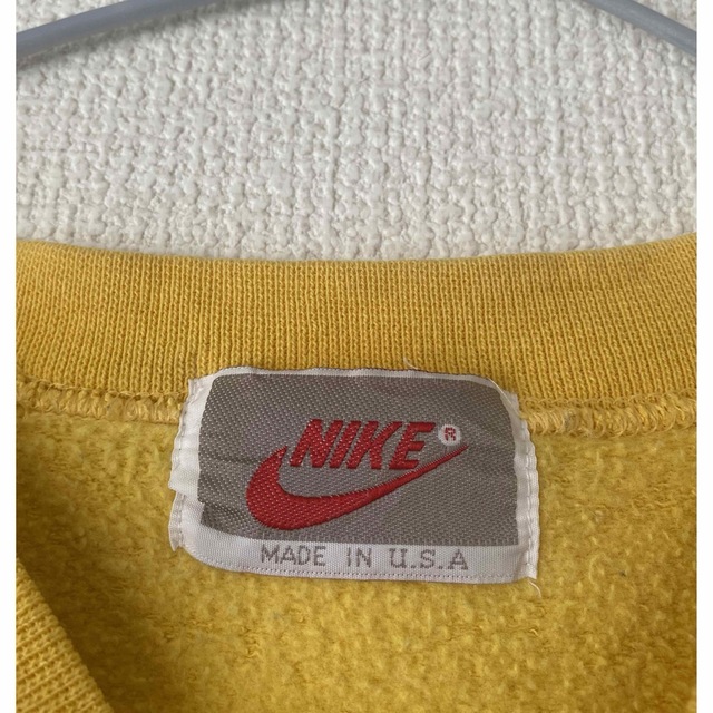 NIKE(ナイキ)のNIKE 80s USA製　トレーナー　スウッシュロゴ刺繍　黄色　グレータグ メンズのトップス(スウェット)の商品写真