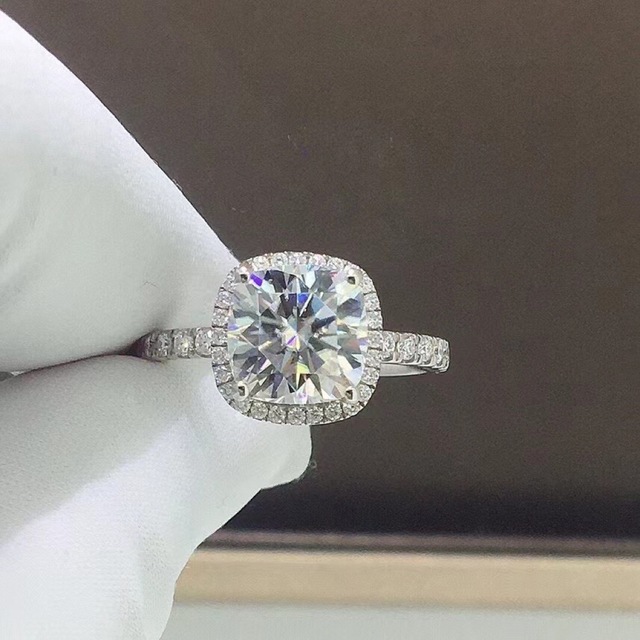 newデザイン】モアサナイト リング K18WGの通販 by Rui｜ラクマ