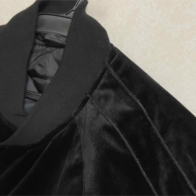 GU(ジーユー)の中古 GU メンズ 中綿 ベロアジャケット 黒 Mサイズ キルティング メンズのジャケット/アウター(ブルゾン)の商品写真