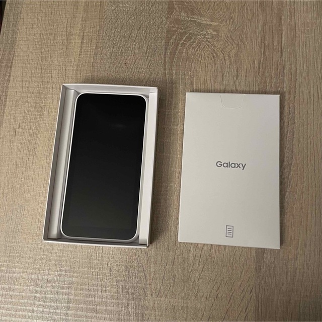 Galaxy(ギャラクシー)のGalaxy 5G Mobile Wi-Fi スマホ/家電/カメラのスマートフォン/携帯電話(その他)の商品写真