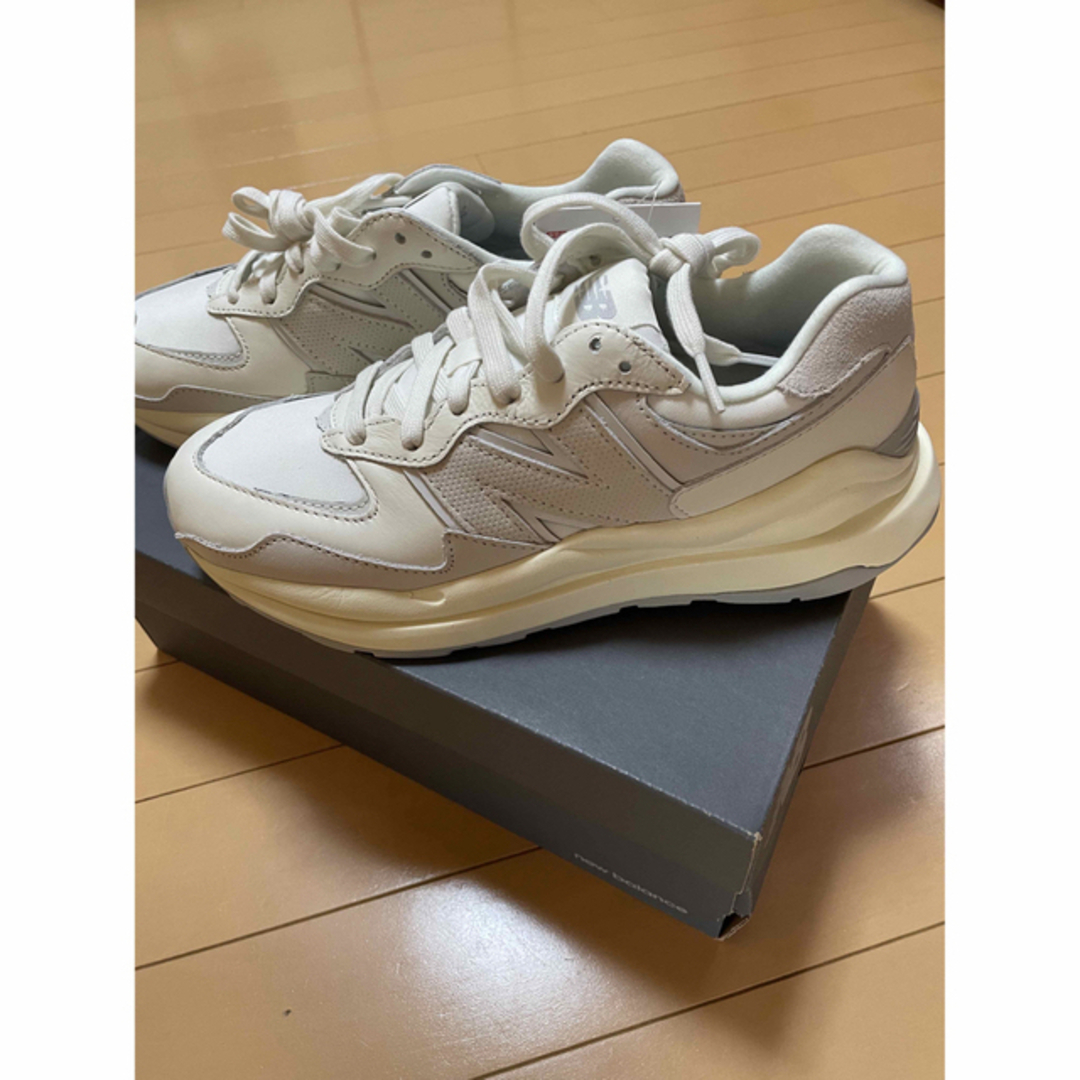 New Balance(ニューバランス)のNew Balance   スニーカー　24.5cm  ホワイトベージュ レディースの靴/シューズ(スニーカー)の商品写真