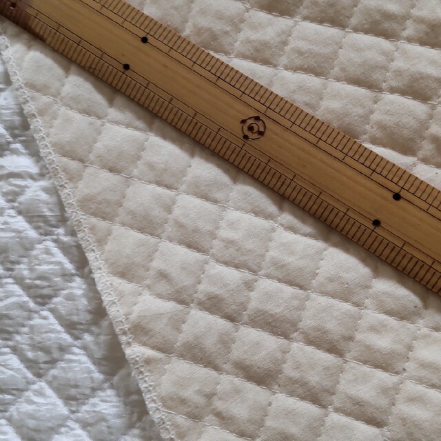 白とベージュのキルティング ハンドメイドの素材/材料(生地/糸)の商品写真