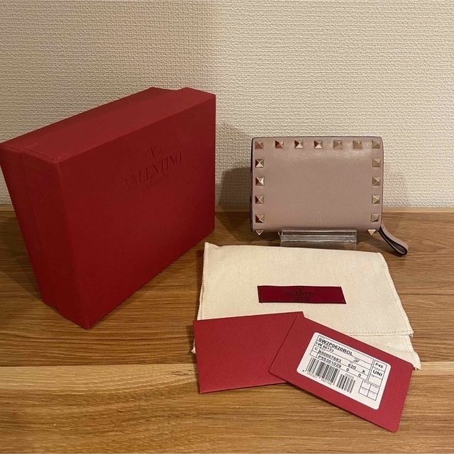 VALENTINO/折り財布　ロックスタッド　ベージュ