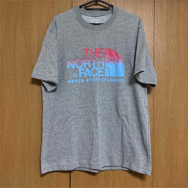 新品未使用　ノースフェイス　ロゴ　グラデーション　Tシャツ