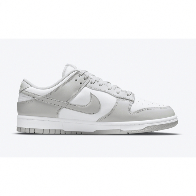 NIKE(ナイキ)のNike Dunk Low Retro "Grey Fog" メンズの靴/シューズ(スニーカー)の商品写真