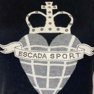 ESCADA ふんわりとろとろシルクニットアンサンブル 珍しいパーカーセット