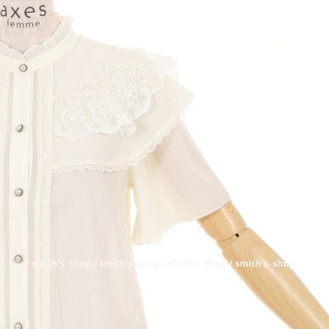 axes femme(アクシーズファム)のaxes femme ケープフリルブラウス レディースのトップス(シャツ/ブラウス(半袖/袖なし))の商品写真