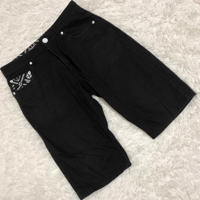 Avail(アベイル)のアベイル　黒　ハーフパンツ　柄　ポケット　綿100% Mサイズ相当 メンズのパンツ(ショートパンツ)の商品写真