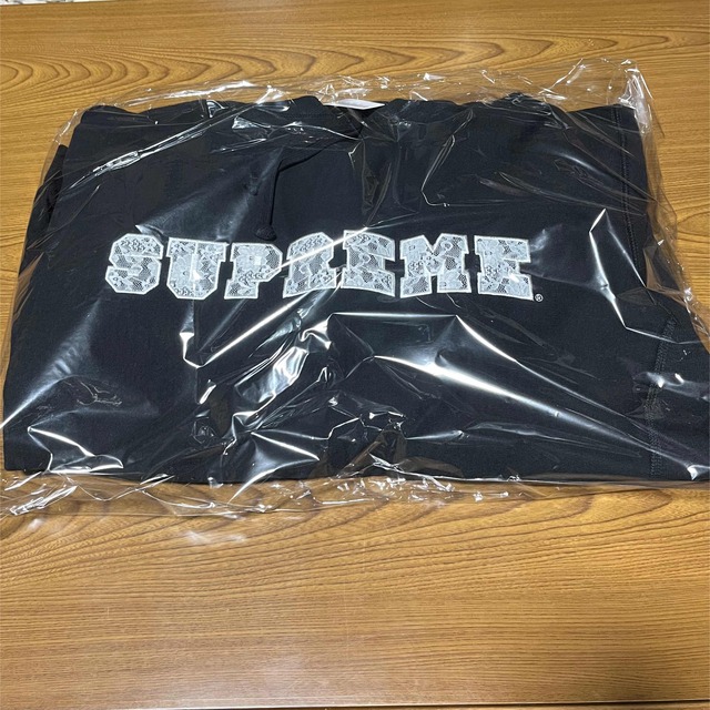 supremeパーカー