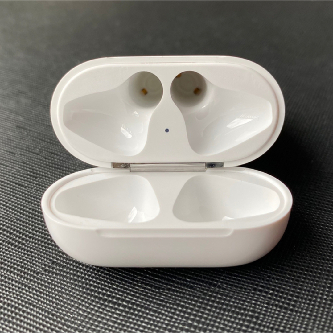 Apple AirPods 第1世代イヤホンセットの出品　正規品 完動品 。