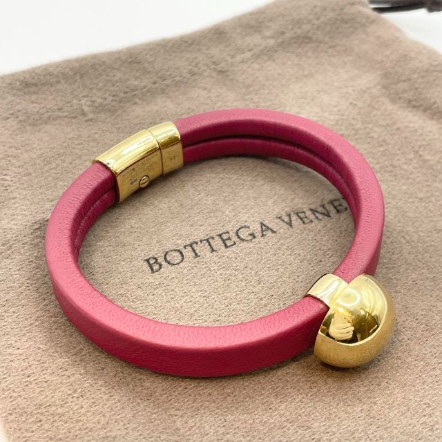 Bottega Veneta(ボッテガヴェネタ)の【新品未使用】BOTTEGA VENETA 　レザーブレスレット　ゴールド金具 レディースのアクセサリー(ブレスレット/バングル)の商品写真