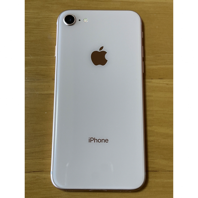 iPhone(アイフォーン)のiphone 8 ゴールド　64GB SIMフリー　美品 スマホ/家電/カメラのスマートフォン/携帯電話(スマートフォン本体)の商品写真