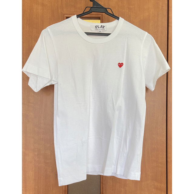 COMME des GARCONS(コムデギャルソン)の本物　コム・デ・ギャルソン PLAY  Tシャツ　白　M中古 レディースのトップス(Tシャツ(半袖/袖なし))の商品写真