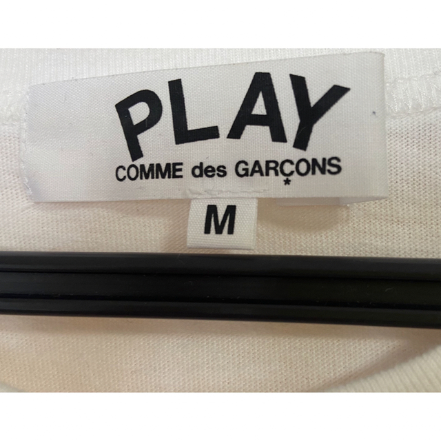 COMME des GARCONS(コムデギャルソン)の本物　コム・デ・ギャルソン PLAY  Tシャツ　白　M中古 レディースのトップス(Tシャツ(半袖/袖なし))の商品写真