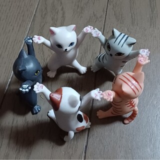 コミカルな猫ちゃん達  5匹(置物)