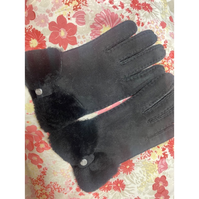 UGG AUSTRALIA(アグオーストラリア)のUGG australia ムートン手袋 レディースのファッション小物(手袋)の商品写真