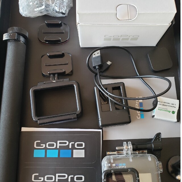 GoPro(ゴープロ)のGoPro hero 6 black  中古   ※要購入申請 スマホ/家電/カメラのカメラ(ビデオカメラ)の商品写真