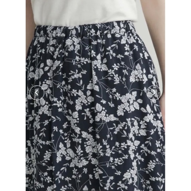 URBAN RESEARCH DOORS(アーバンリサーチドアーズ)の【新品タグ付き✨】花柄ロングフレアスカート  レディースのスカート(ロングスカート)の商品写真