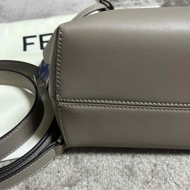 FENDI(フェンディ)の【最終値下げ】FENDI フェンディ バイザウェイ ミディアム グレージュトープ レディースのバッグ(ショルダーバッグ)の商品写真