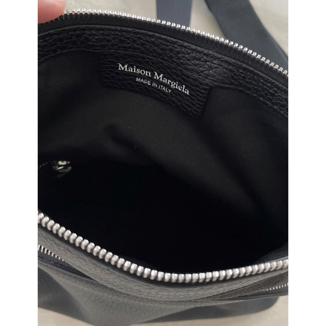 Maison Martin Margiela(マルタンマルジェラ)のメゾンマルジェラ 5ショルダーバッグ ブラック メンズのバッグ(ショルダーバッグ)の商品写真