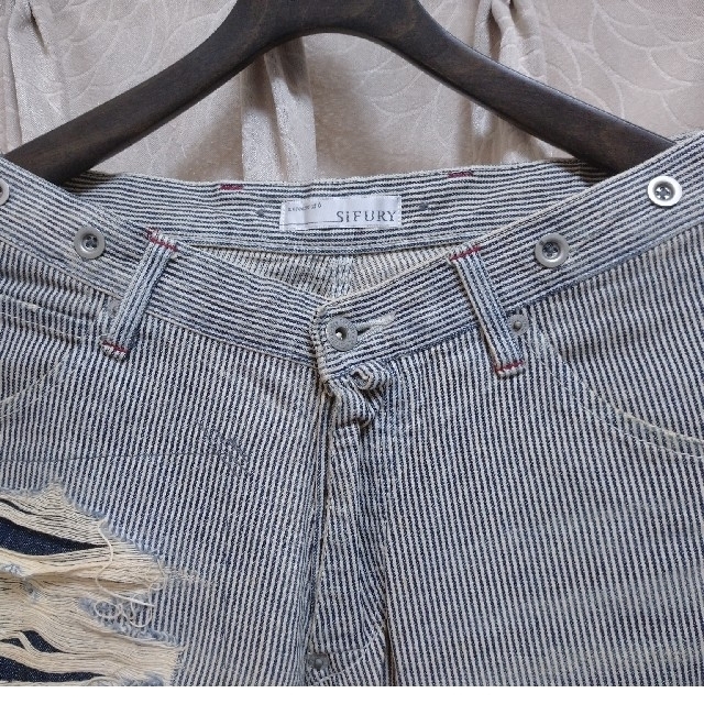 SiFURY(シフリー)のSiFURY シフリー パンツ ヒッコリー メンズのパンツ(デニム/ジーンズ)の商品写真