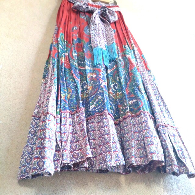 チャイハネ(チャイハネ)のゆっきー様専用　アミナ　インドメイド　リゾートエスニックロングスカート　レッド レディースのスカート(ロングスカート)の商品写真