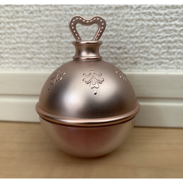 LADUREE(ラデュレ)のLADUREE パウダー　チーク　カラー02 コスメ/美容のベースメイク/化粧品(チーク)の商品写真