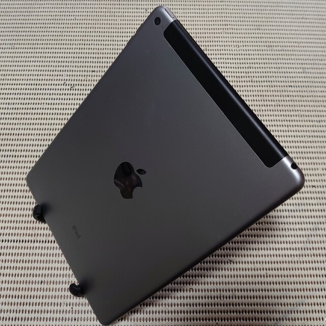 完動品美品iPad Air2(A1567)本体16GBグレイau送料込 2