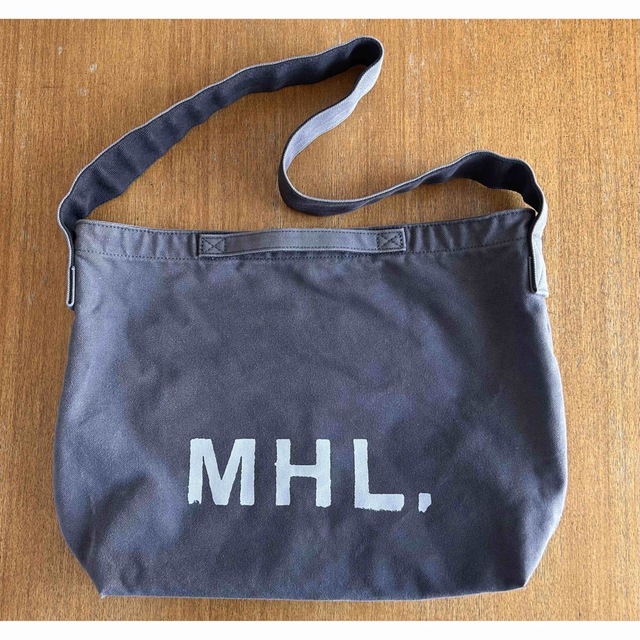 MHL.(エムエイチエル)のMHLバッグ　グレー レディースのバッグ(トートバッグ)の商品写真